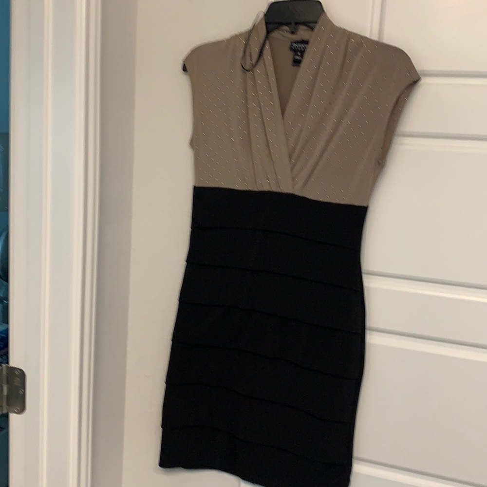 Cocktail dress. Gently used. No damages size 4